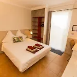 La Maison Cachee *