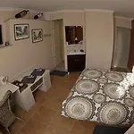 La Maison Cachee *