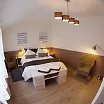La Maison Cachee *