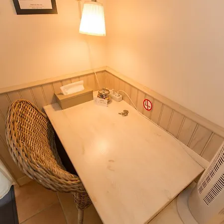 La Maison Cachee Penzion *