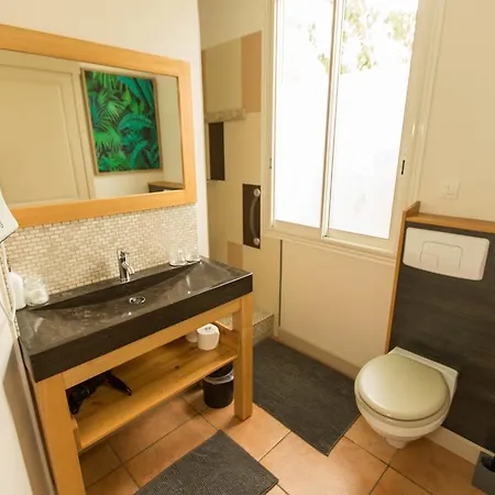 La Maison Cachee Penzion *