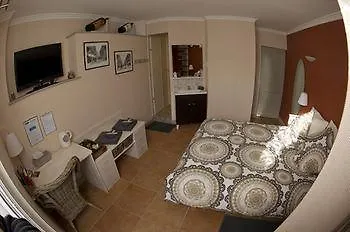 La Maison Cachee *