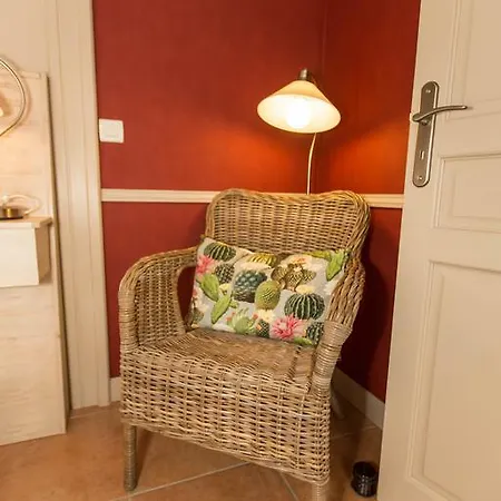 招待所 La Maison Cachee *